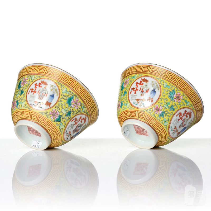 A pair of yellow ground 'medallion' bowls with covers, - 图7